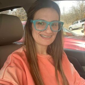 Meet your Posher, Azra